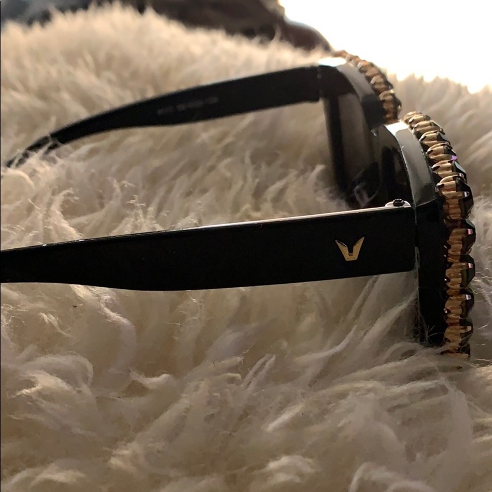 Sunglasses - Picture 3 of 4